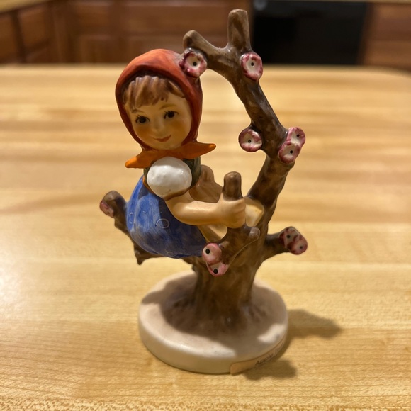 Goebel- Apple Tree Girl- M.I. Hummel 141 3/0